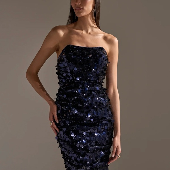 Elegant Strapless Sequin Dress in Blue - Picture 5 of 13